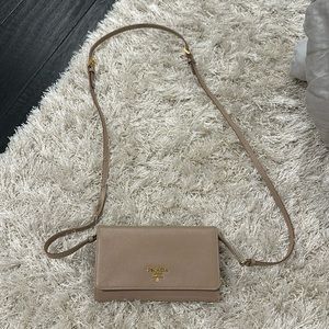 Prada wallet on chain